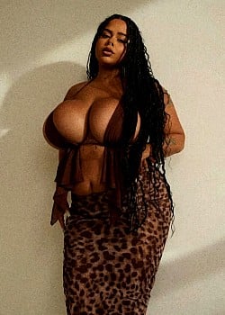 Naira Menezes